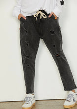 Load image into Gallery viewer, Hammill &amp; Co NEW DENIM DISTRESSED JEANS || Black