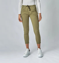 Load image into Gallery viewer, ACTIVE Jeans || KHAKI